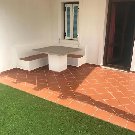 Le Terrazze Lägenhetshotell Marinella (Sardinia)