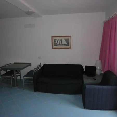 Le Terrazze Lägenhetshotell Marinella (Sardinia)